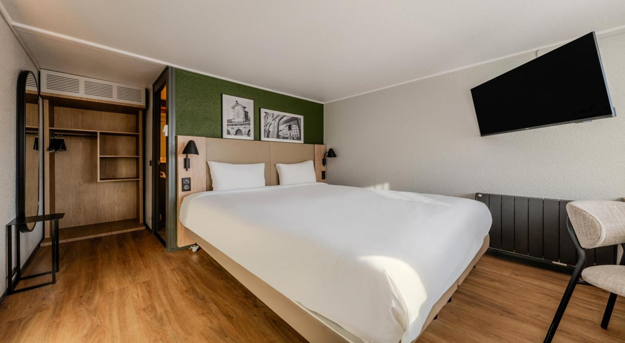 Campanile Dijon Est - Apollinaire Hotel 3*